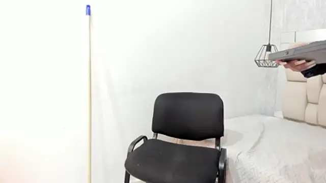 Bella_adamss_'s Live XXX Chat