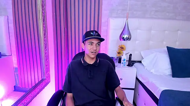 Онлайн чат XXX KyleeSmiith
