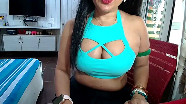 Chat +18 de yourradhika ao vivo
