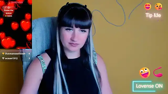 Violla_My Adlı Modelin Canlı XXX Sohbeti