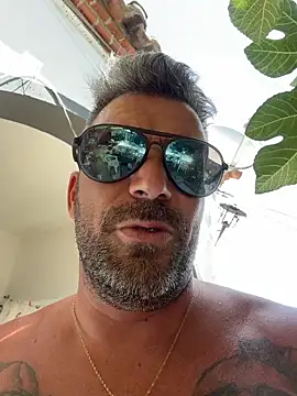 Chat +18 de RhinalSquad ao vivo