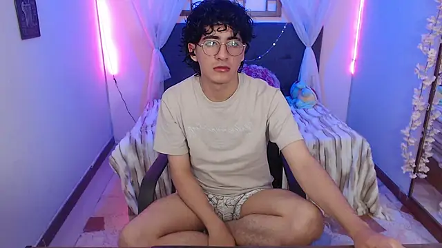 Elliot_23 Chat XXX in diretta