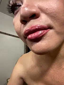 Chat XXX en directo de HugeKatarinaTS