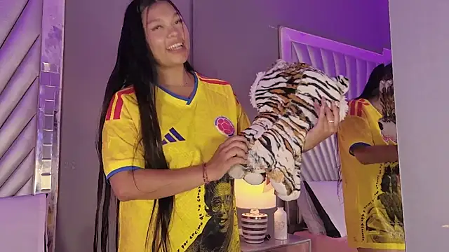 Chat +18 de HatsaJones ao vivo