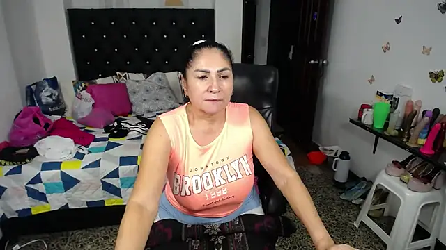 Chat +18 de mature_bigboobs10 ao vivo