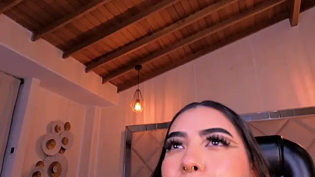 Chat +18 de SophieLanne ao vivo
