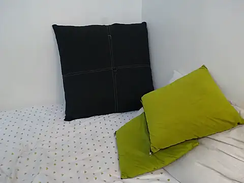 Chat +18 de EnchantedVee ao vivo