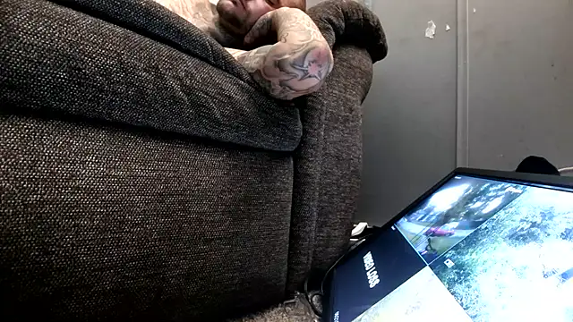 Ig0tme4lif3's Live XXX Chat