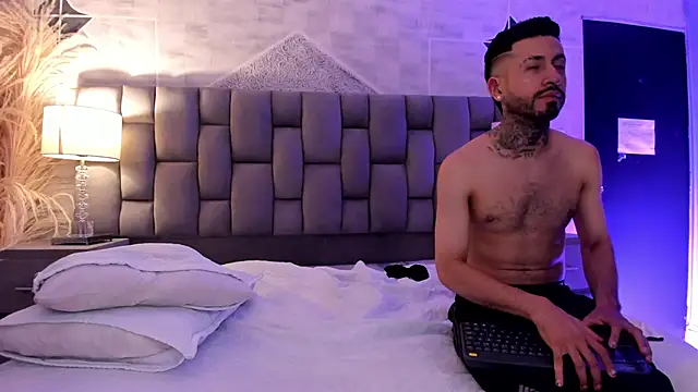 StevenAndLaura élő XXX-chatje