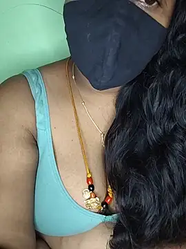 Chat XXX ao vivo de tamil_butterfly