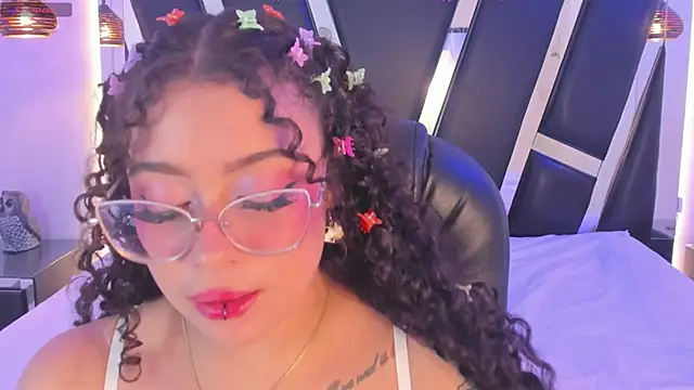 antonelllepiercee Chat XXX live