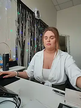 Chat +18 de Juicy_PeachLux ao vivo