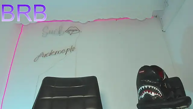 Rpoolrboy's Live XXX Chat