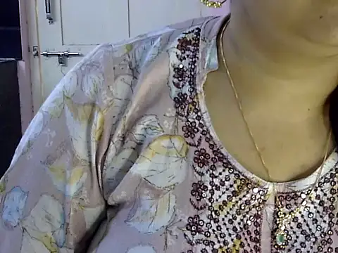 Chat +18 de Cute_Aliyaa ao vivo
