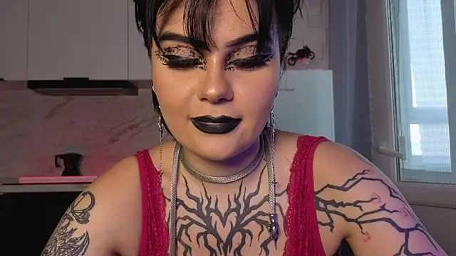 IntrigueYourDay's Live XXX Chat