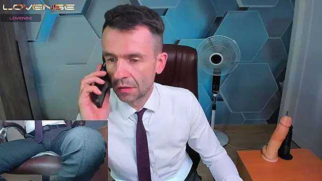 XXX chat uživo modela SteveTiger