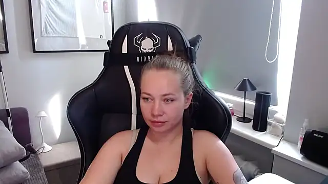 holly_xglam – Naživo XXX chat