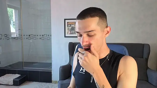 Chat +18 de KaydenDrew ao vivo