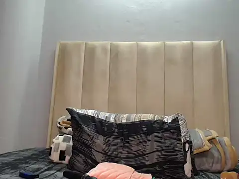Chat +18 de QueenZara_202 ao vivo