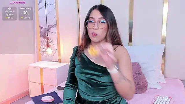 Chat +18 de KamilaVegga ao vivo