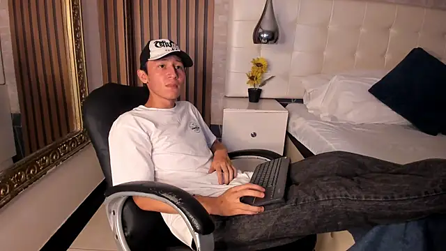 LeoRydeer Live XXX Chat