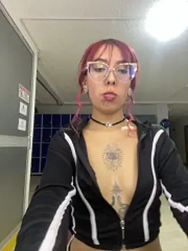 Chat +18 de MeraSecretXXX ao vivo