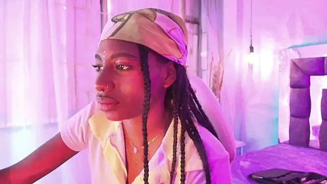Queen_perla_'s Live XXX Chat