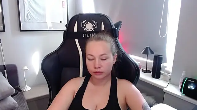 XXX chat uživo modela holly_xglam