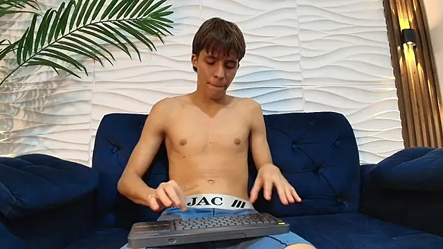 Pavo_tv Adlı Modelin Canlı XXX Sohbeti