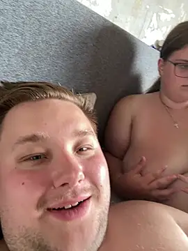 CurvyPaar2 Live XXX-Chat