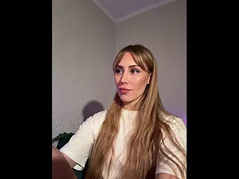 plugmyHDMI live XXX chat
