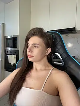 CurlyLara's Live XXX Chat