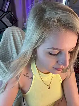 Hot_blondieのライブXXXチャット