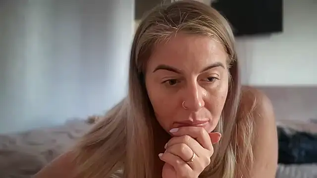 XXX chat uživo modela Lisorine