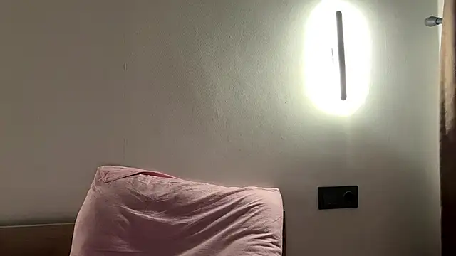 XXX chat uživo modela Ur_neighbor_Kira