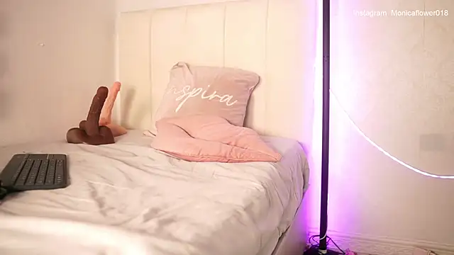 XXX chat uživo modela monicaflowerr