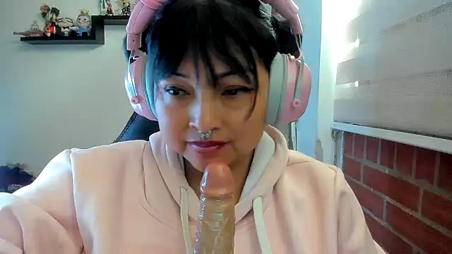 Chat XXX en directo de Shaddycute_