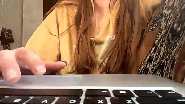 XXX chat uživo modela SparkleJebb