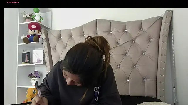 XXX chat uživo modela Madi_cutee