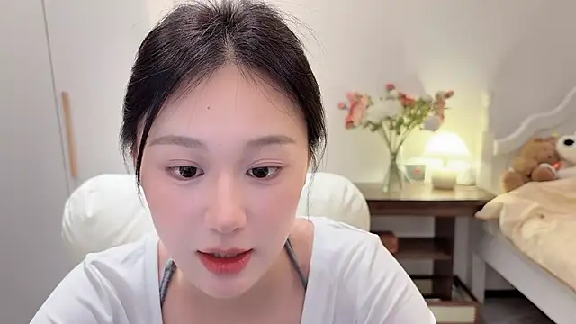 Hu-uzzzZ's Live XXX Chat