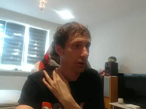 XXX chat uživo modela iLoveElusiveCats