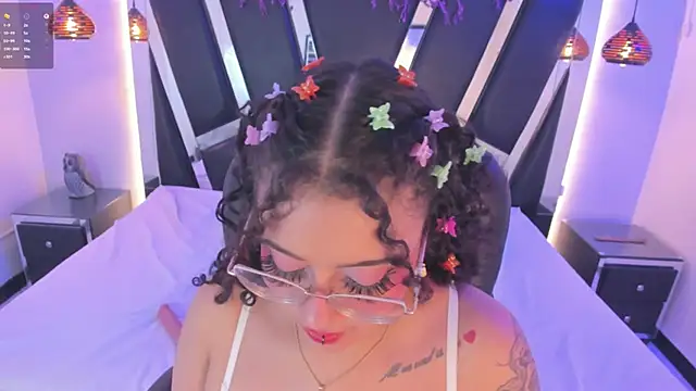 antonelllepiercee's Live XXX Chat