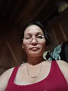 XXX chat uživo modela Cucci07