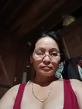 XXX chat uživo modela Cucci07