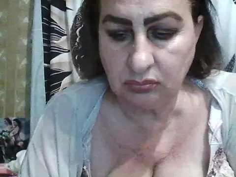 LoaqLovew Adlı Modelin Canlı XXX Sohbeti