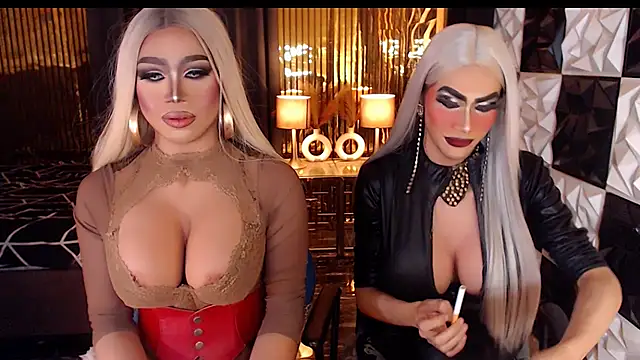 Chat XXX en directo de MonstrousCockDiva
