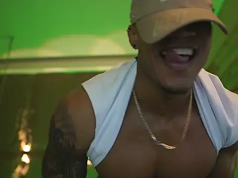 LoganVarela Chat XXX in diretta