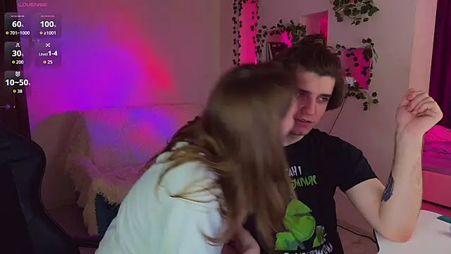 RobertAndLinela élő XXX-chatje