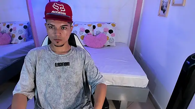 XXX chat uživo modela Briian__
