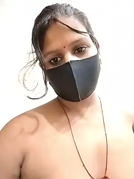 Nakedgirl07 Adlı Modelin Canlı XXX Sohbeti